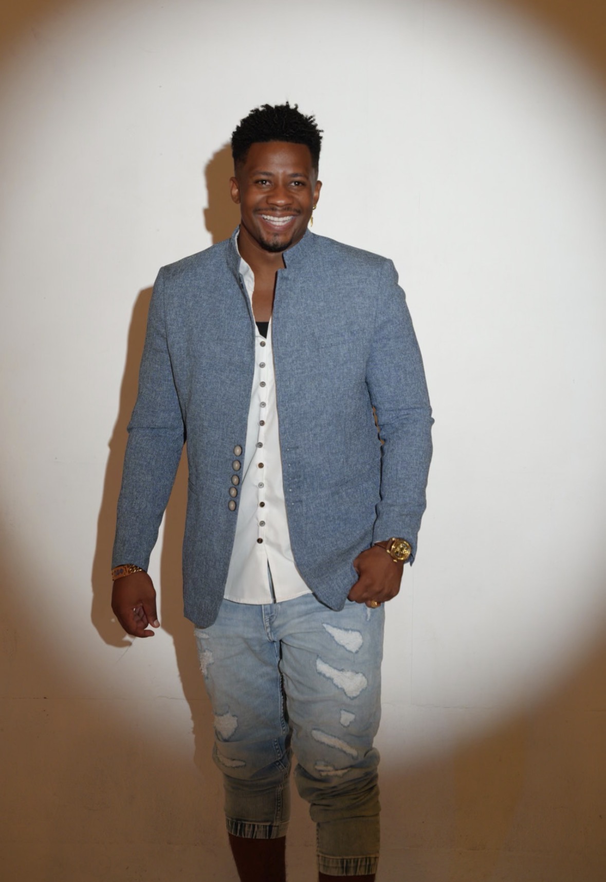 Portrait of Flytimeless, the motivation artist